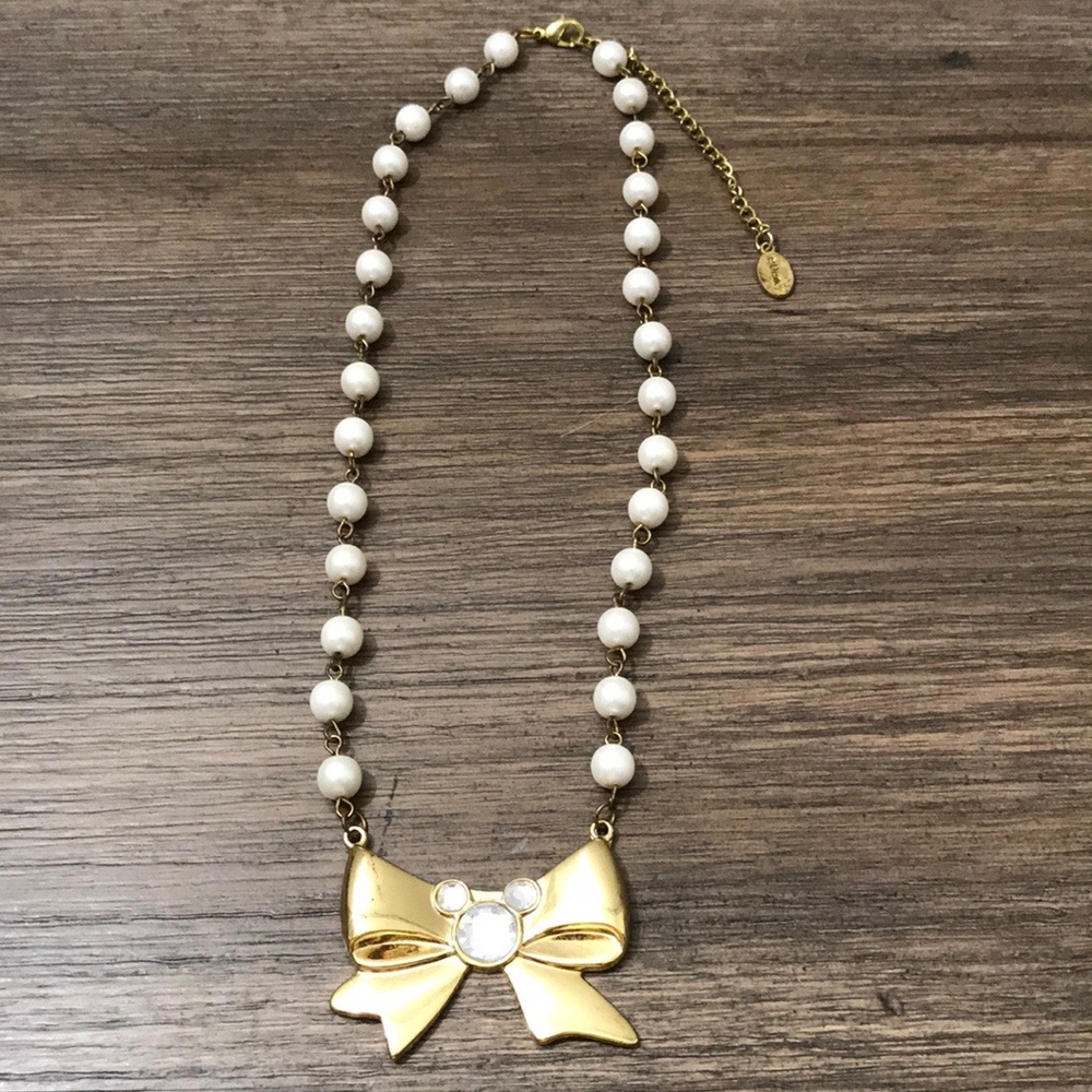DISNEY // MINNIE MOUSE GOLD PEARL BOW NECKLACE